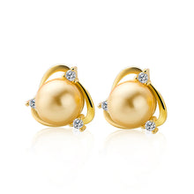 Triangle Round Shell Pearl Stud Earrings in Yellow Gold/White